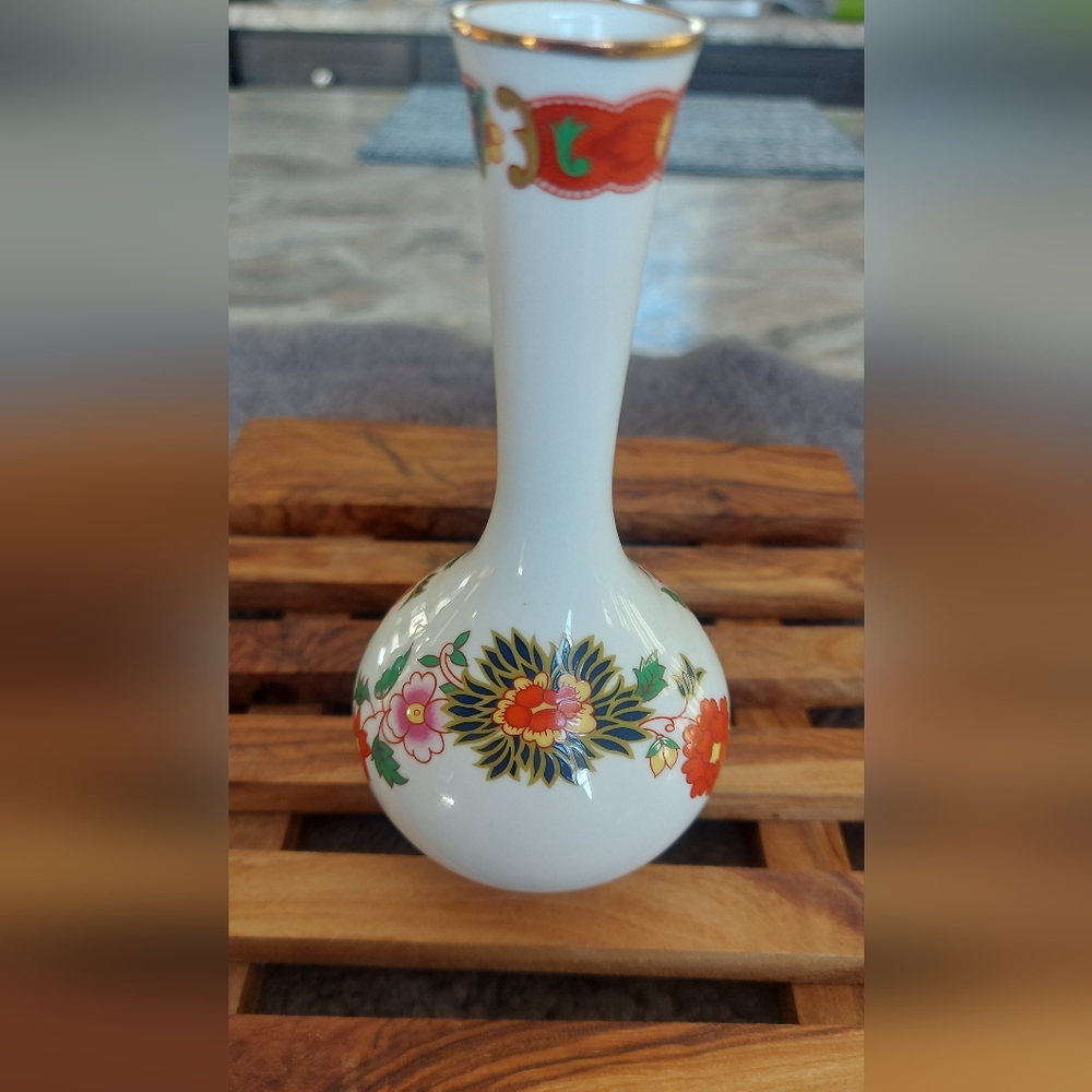 Debonair bud vase